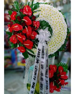 !red & white wreath